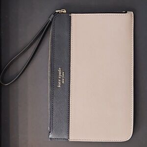 KATE SPADE MEDIUM WRESTLE ZIP WALLET.